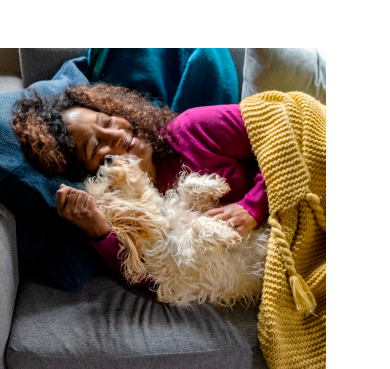 lemmikloomavanem, kes muheleb lemmiklooma koeraga